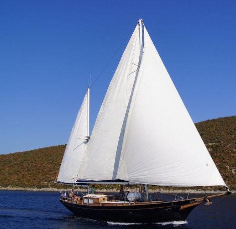 Crewed Sailing Yacht NEREIDA