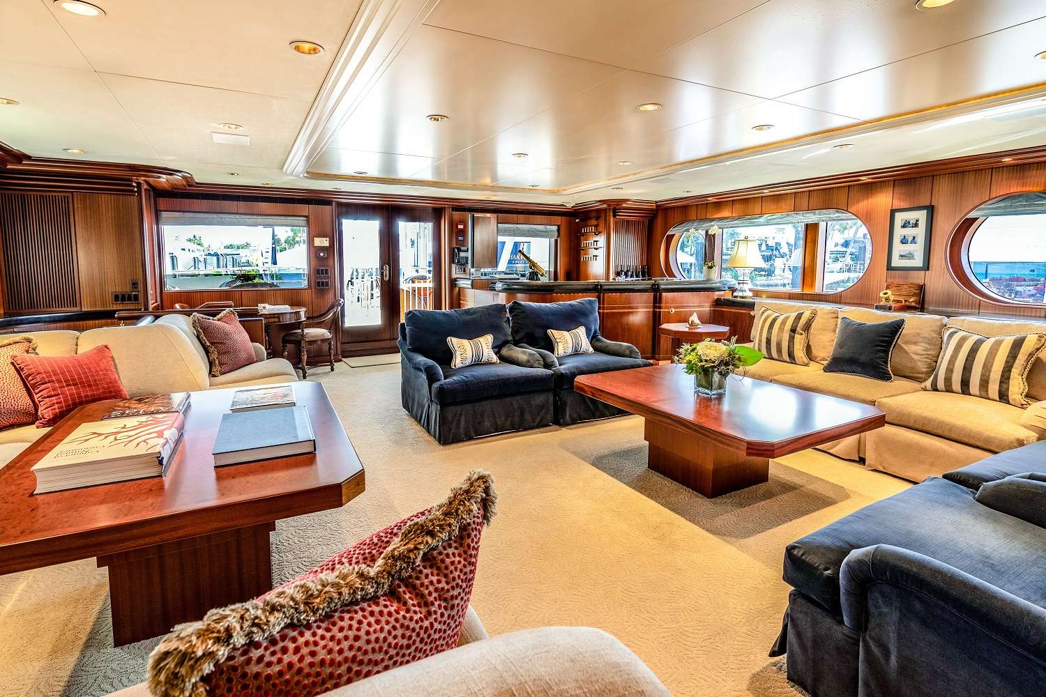Luxury Crewed Motor Yacht NEVER ENOUGH photo 8