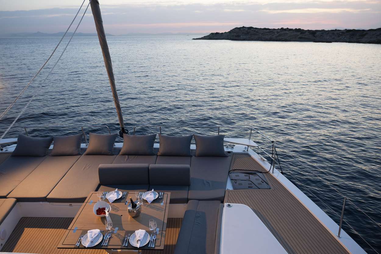 Luxury Crewed Catamaran NEW HORIZONS 4 photo 3