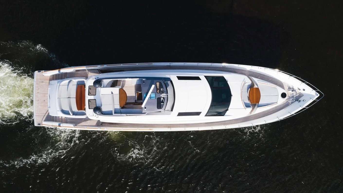 Luxury Crewed Motor Yacht NEW LIFE photo 6