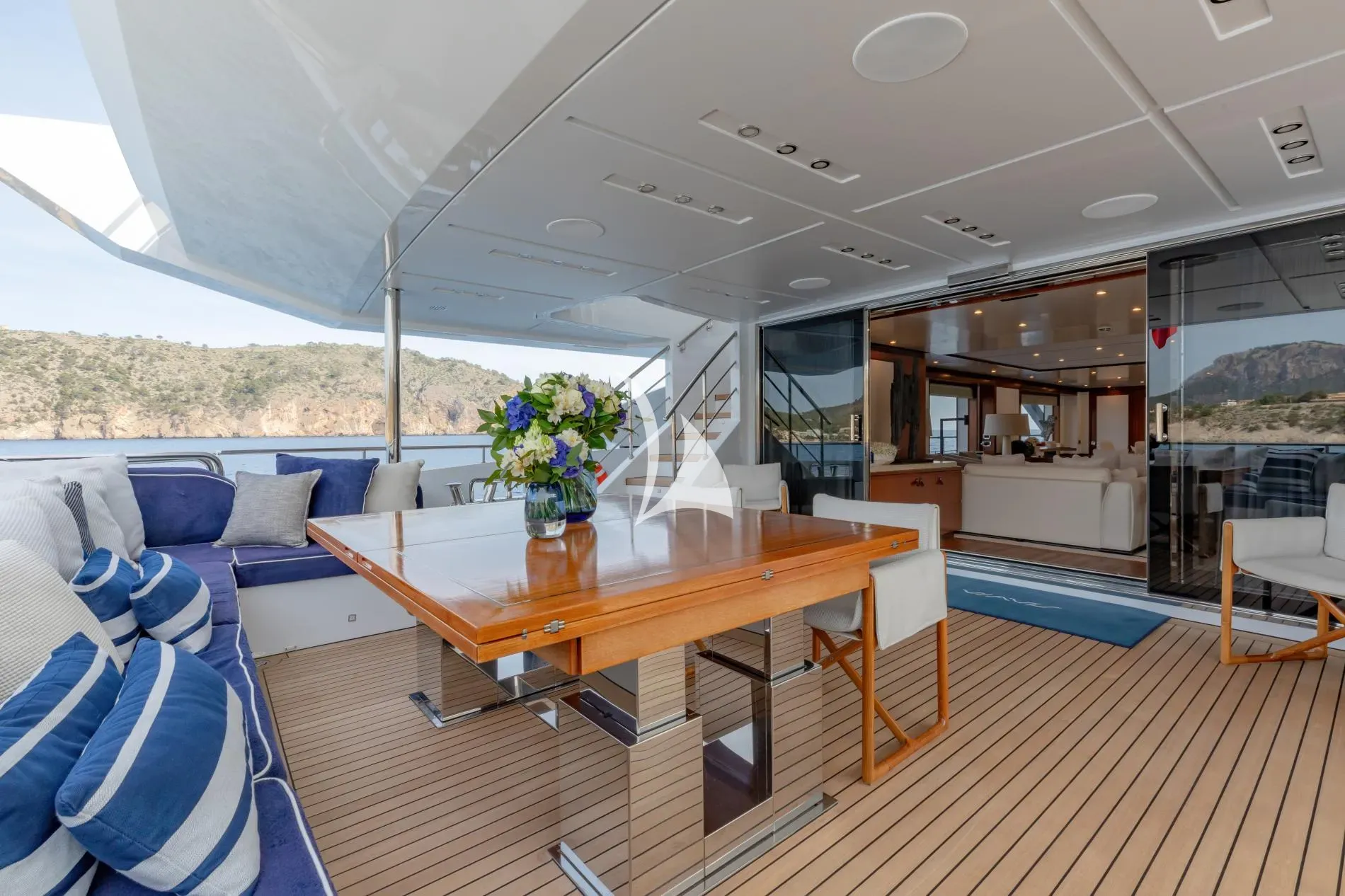 Luxury Crewed Motor Yacht NEW WAVES photo 8