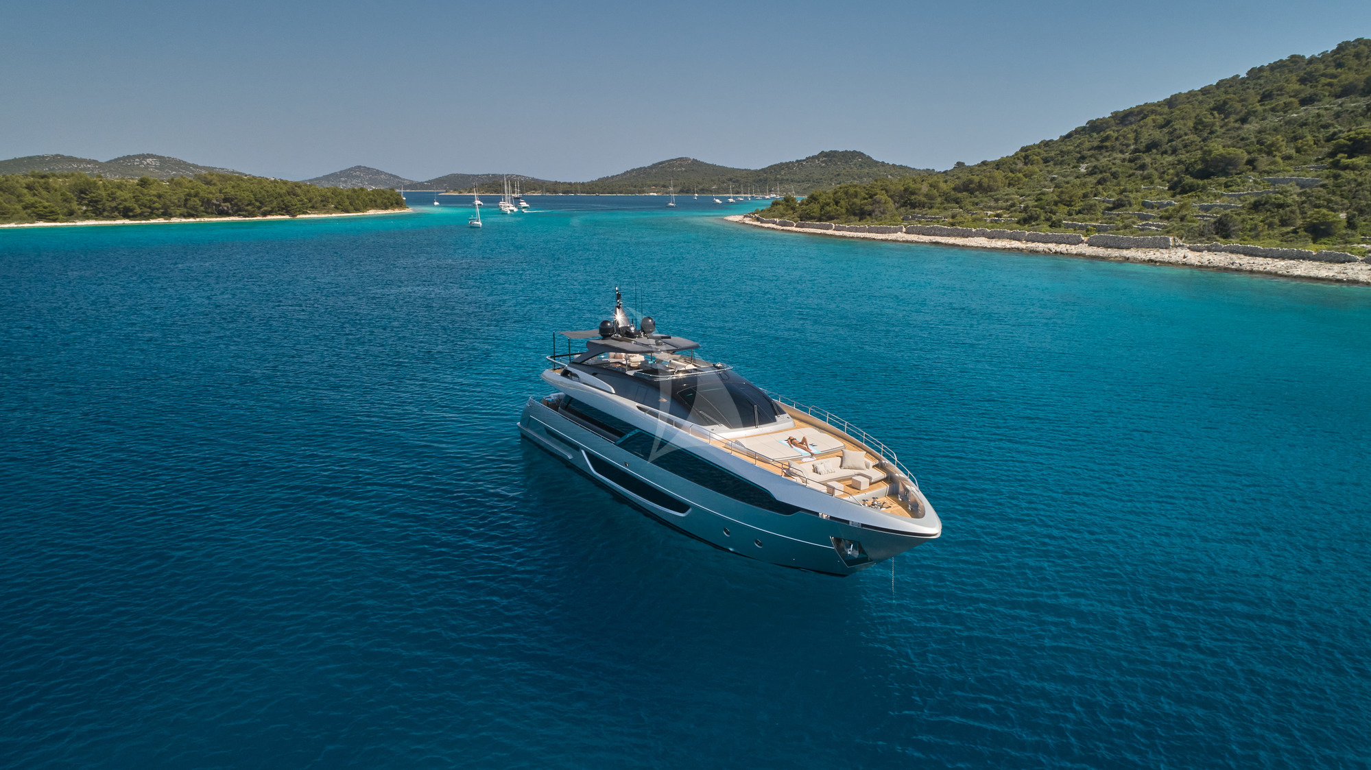 Luxury Crewed Motor Yacht NIKITA photo 5