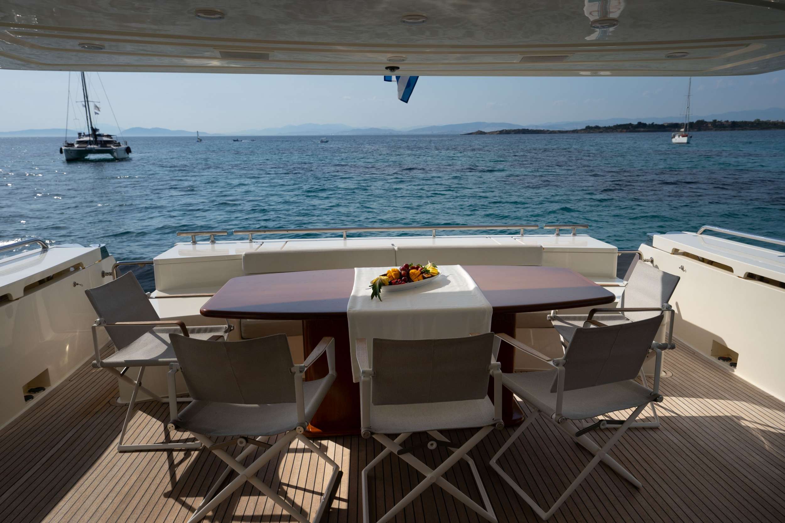 Luxury Crewed Motor Yacht NINETEEN photo 8