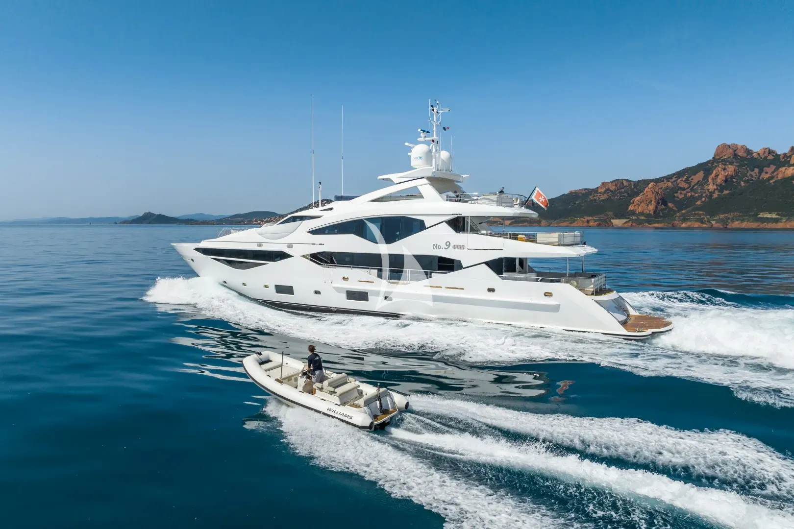 Luxury Crewed Motor Yacht NO.9 photo 3