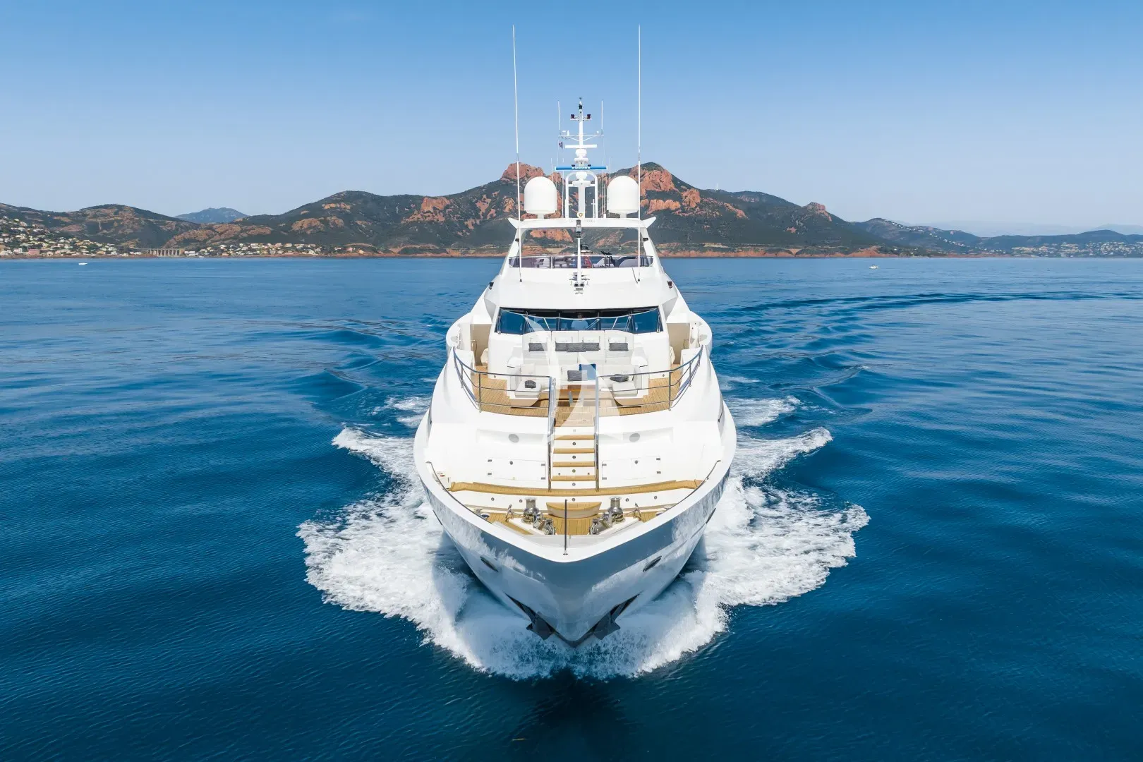 Luxury Crewed Motor Yacht NO.9 photo 4