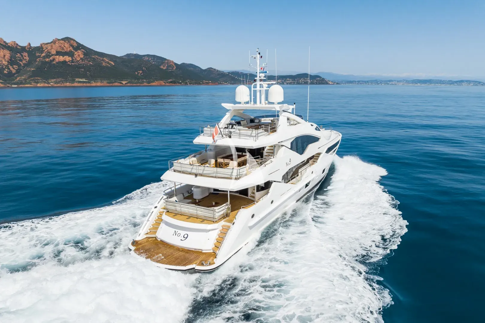 Luxury Crewed Motor Yacht NO.9 photo 5