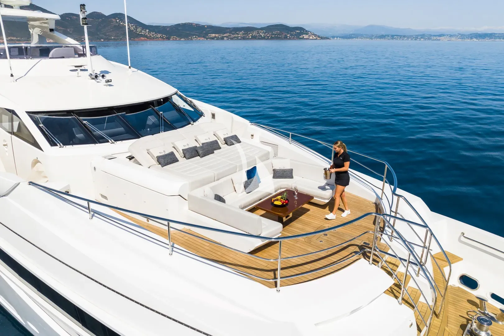 Luxury Crewed Motor Yacht NO.9 photo 8