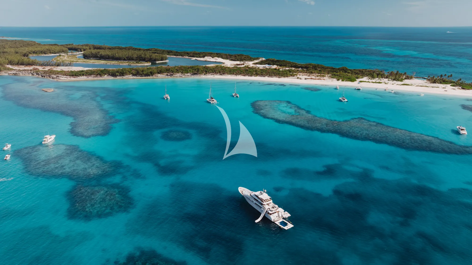 Luxury Crewed Motor Yacht MEMENTO VIVERE photo 4