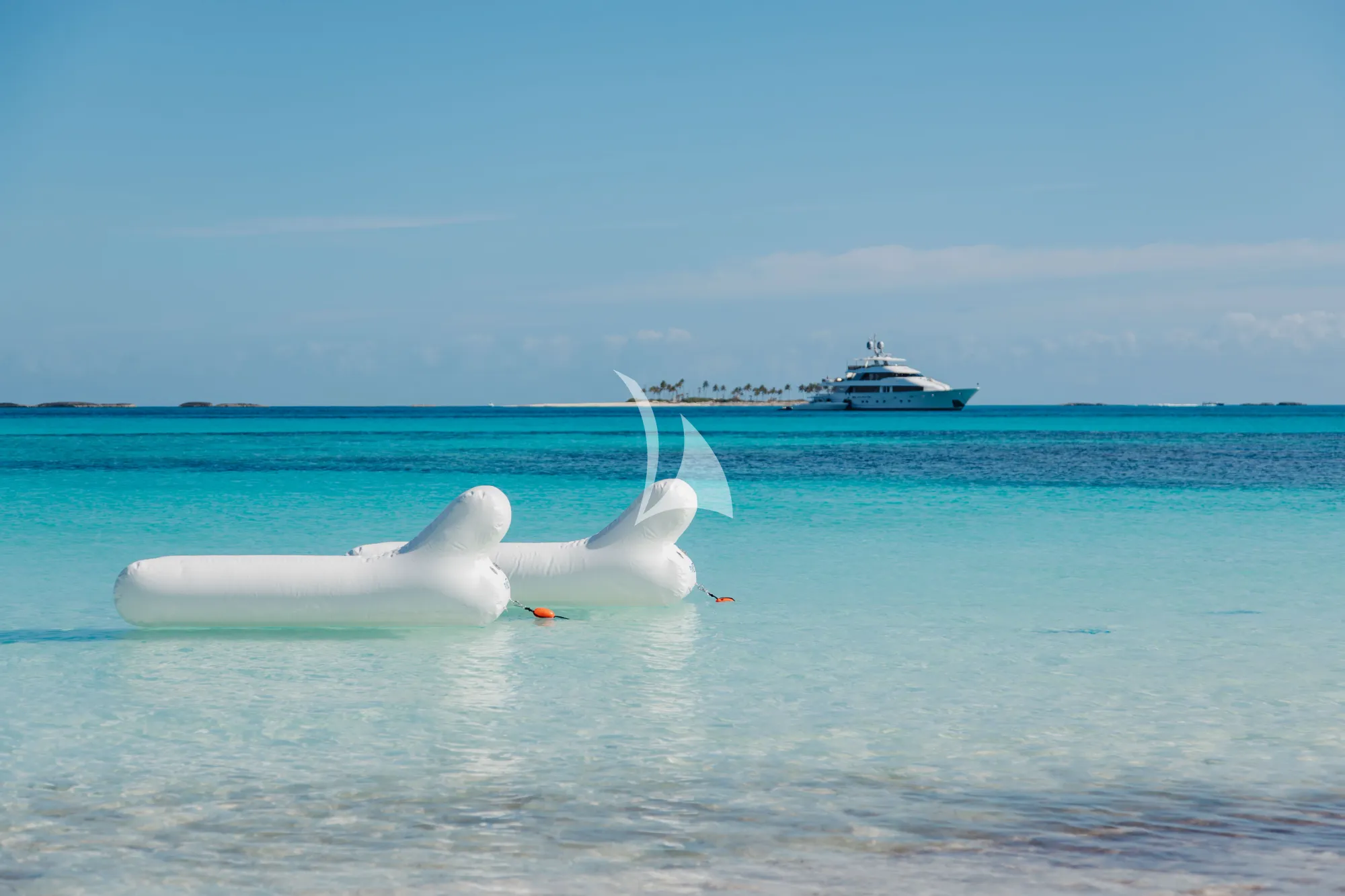 Luxury Crewed Motor Yacht MEMENTO VIVERE photo 6