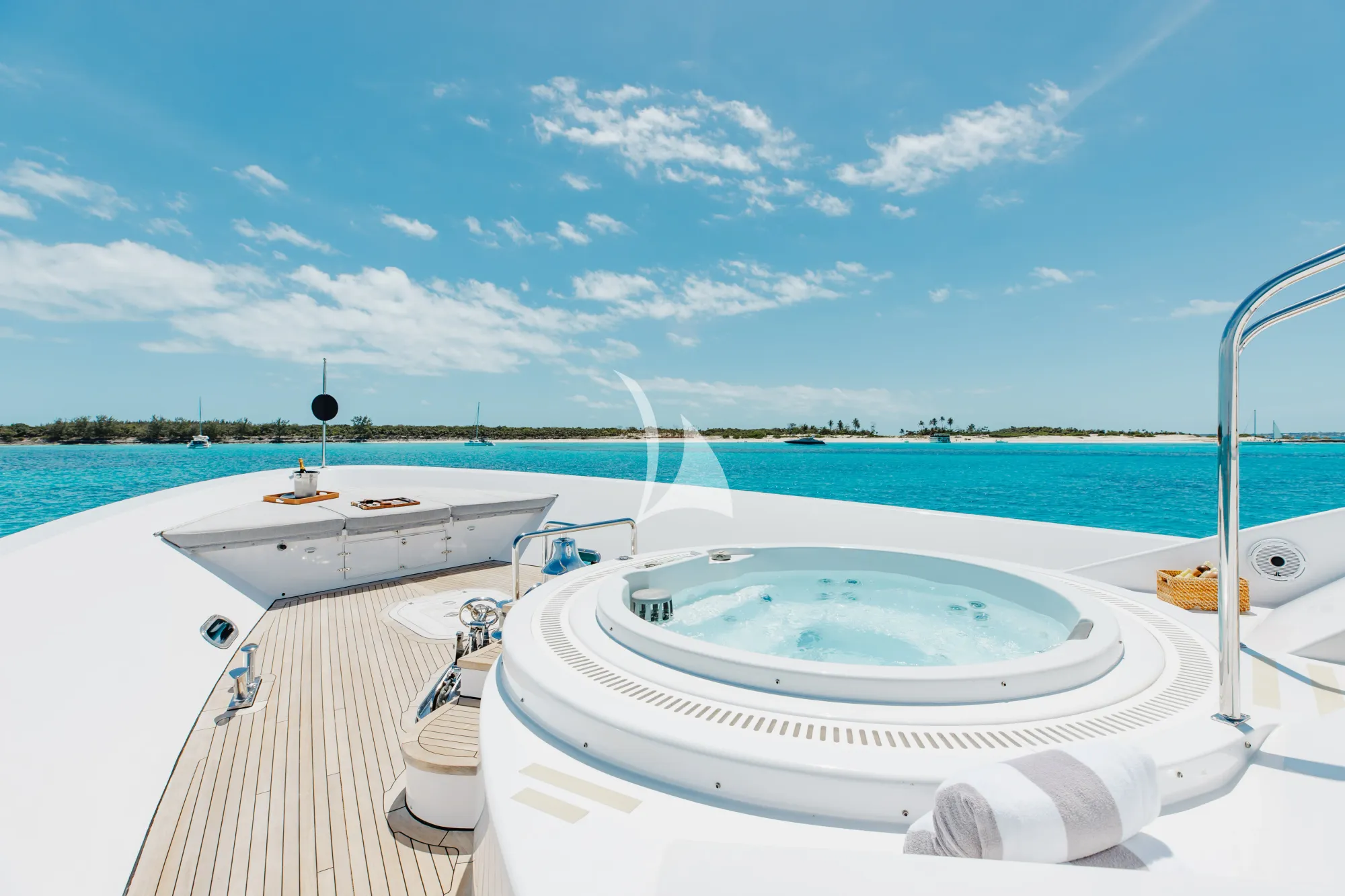 Luxury Crewed Motor Yacht MEMENTO VIVERE photo 7