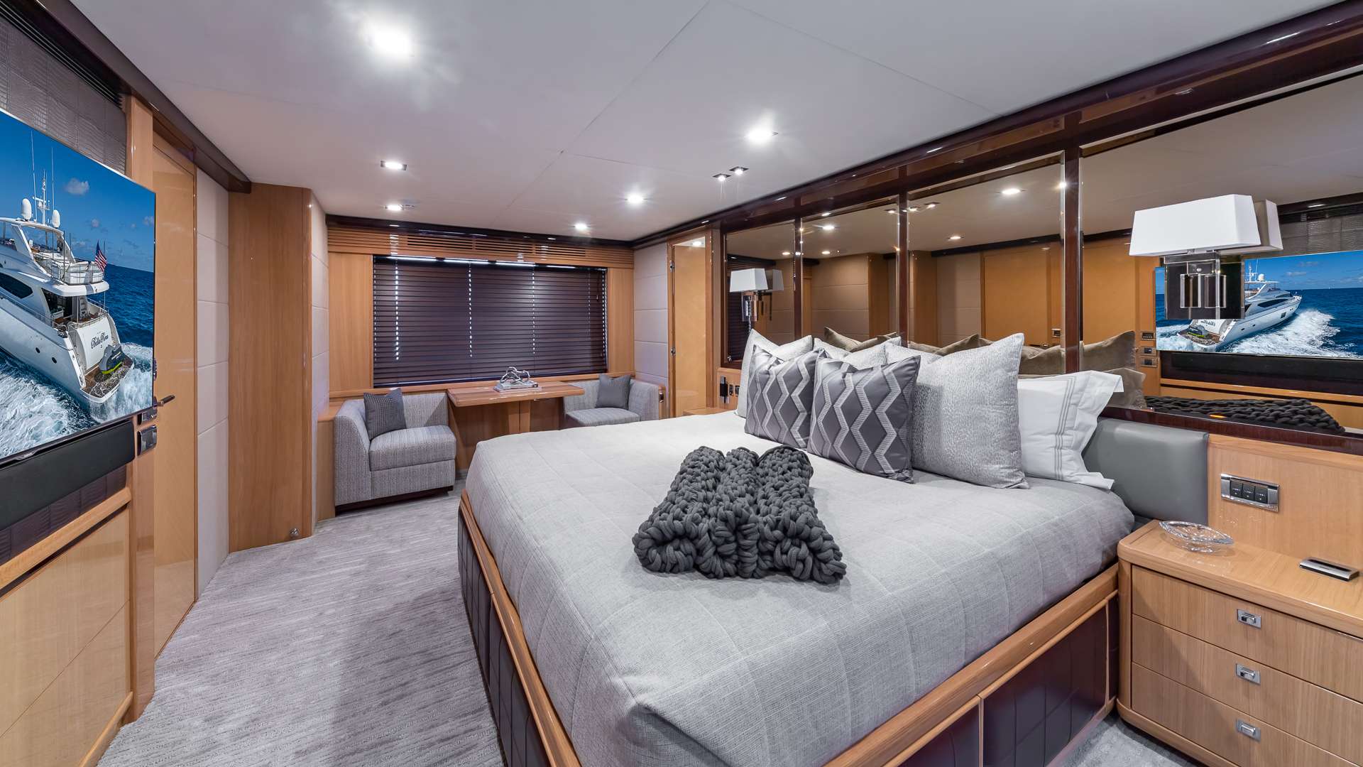 Crewed Motor Yacht NO CURFEW photo 5