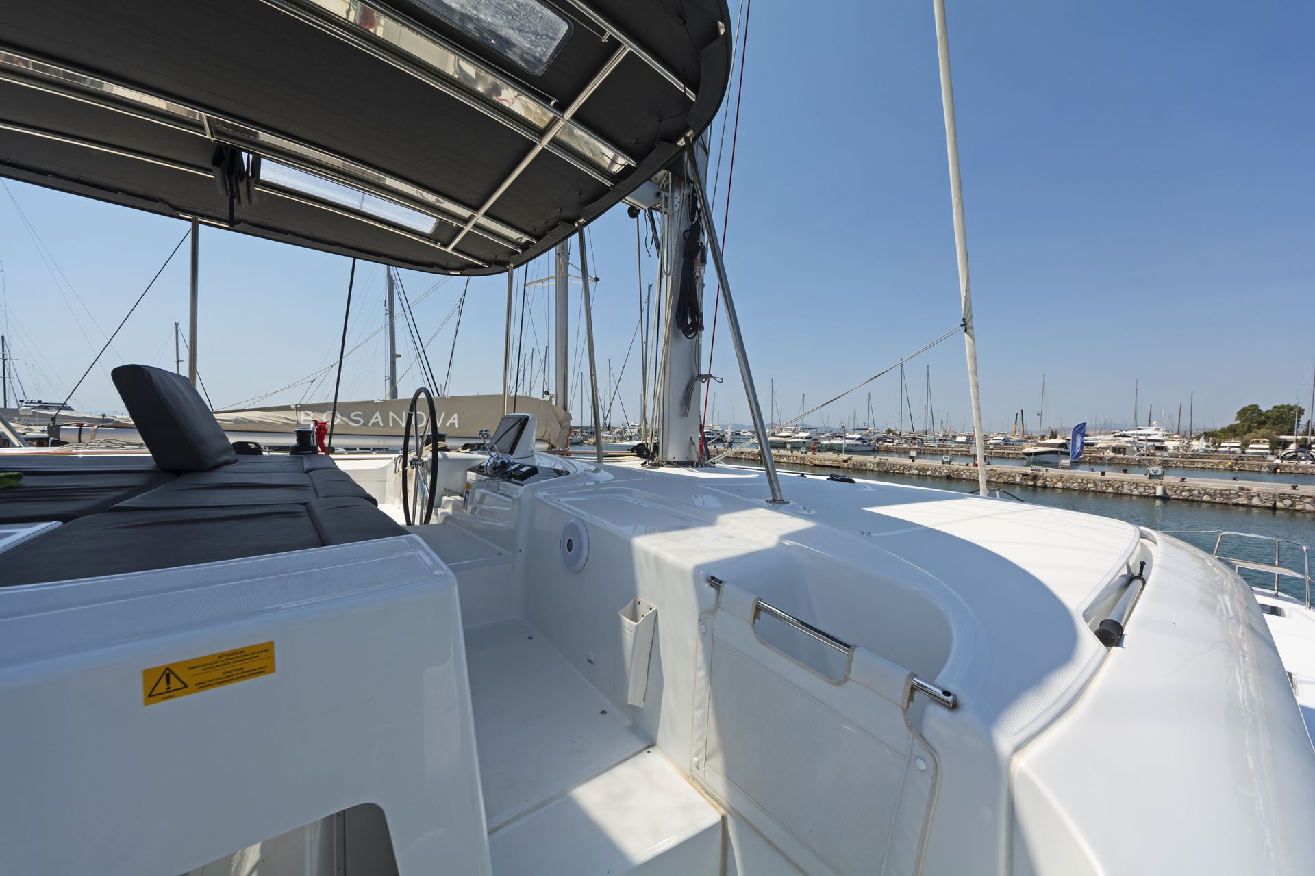 Bareboat Catamaran NO WORRIES photo 3