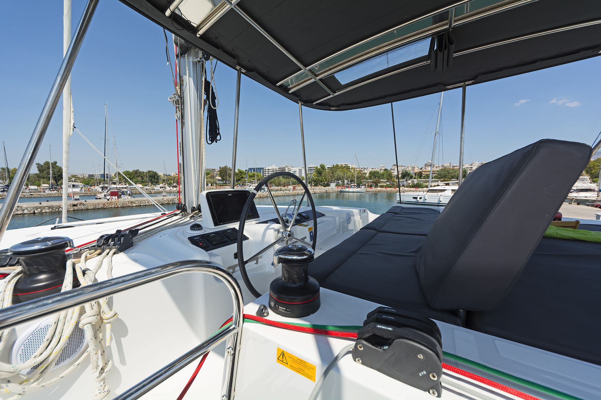 Bareboat Catamaran NO WORRIES photo 5