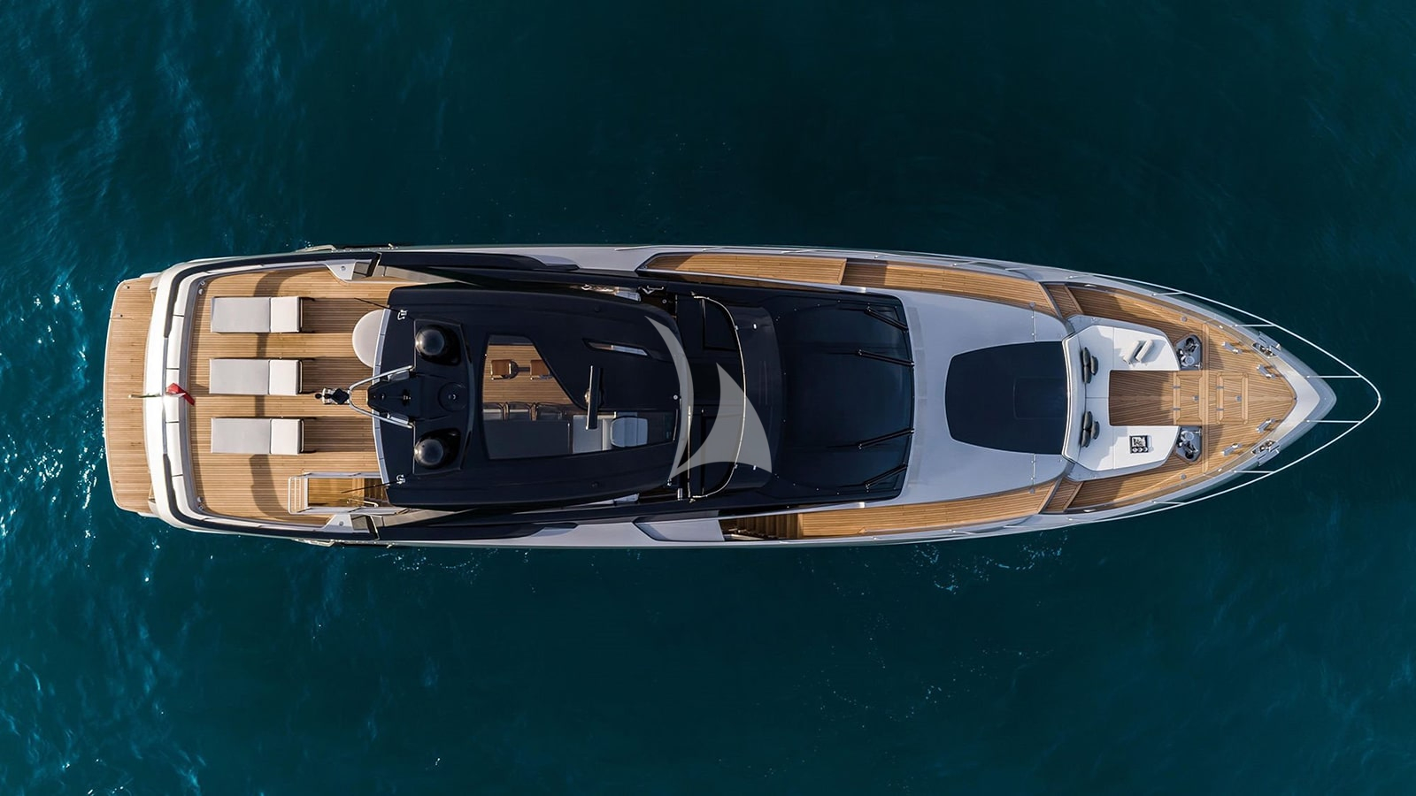 Luxury Crewed Motor Yacht NOI photo 3