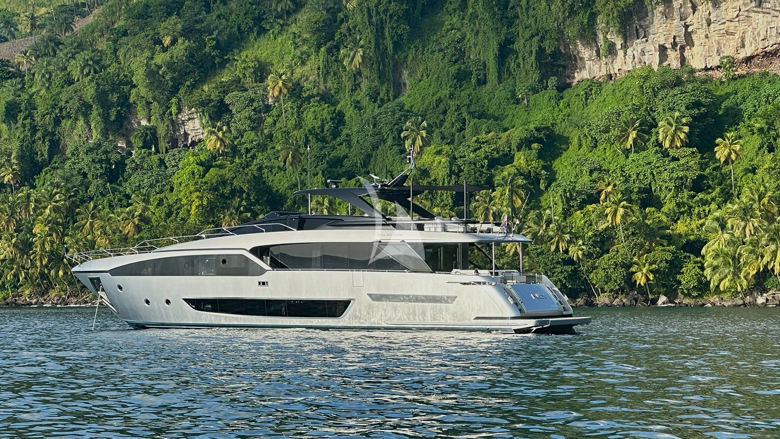 Luxury Crewed Motor Yacht NOI photo 6