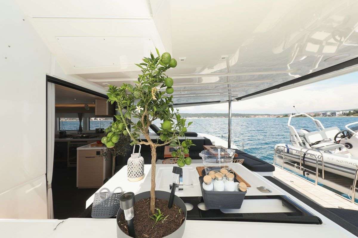 Crewed Catamaran NOMAD photo 6