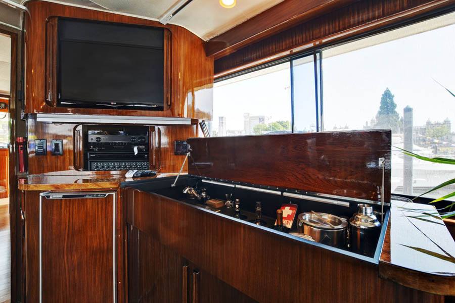 Crewed Motor Yacht NORTHERN LIGHT photo 6