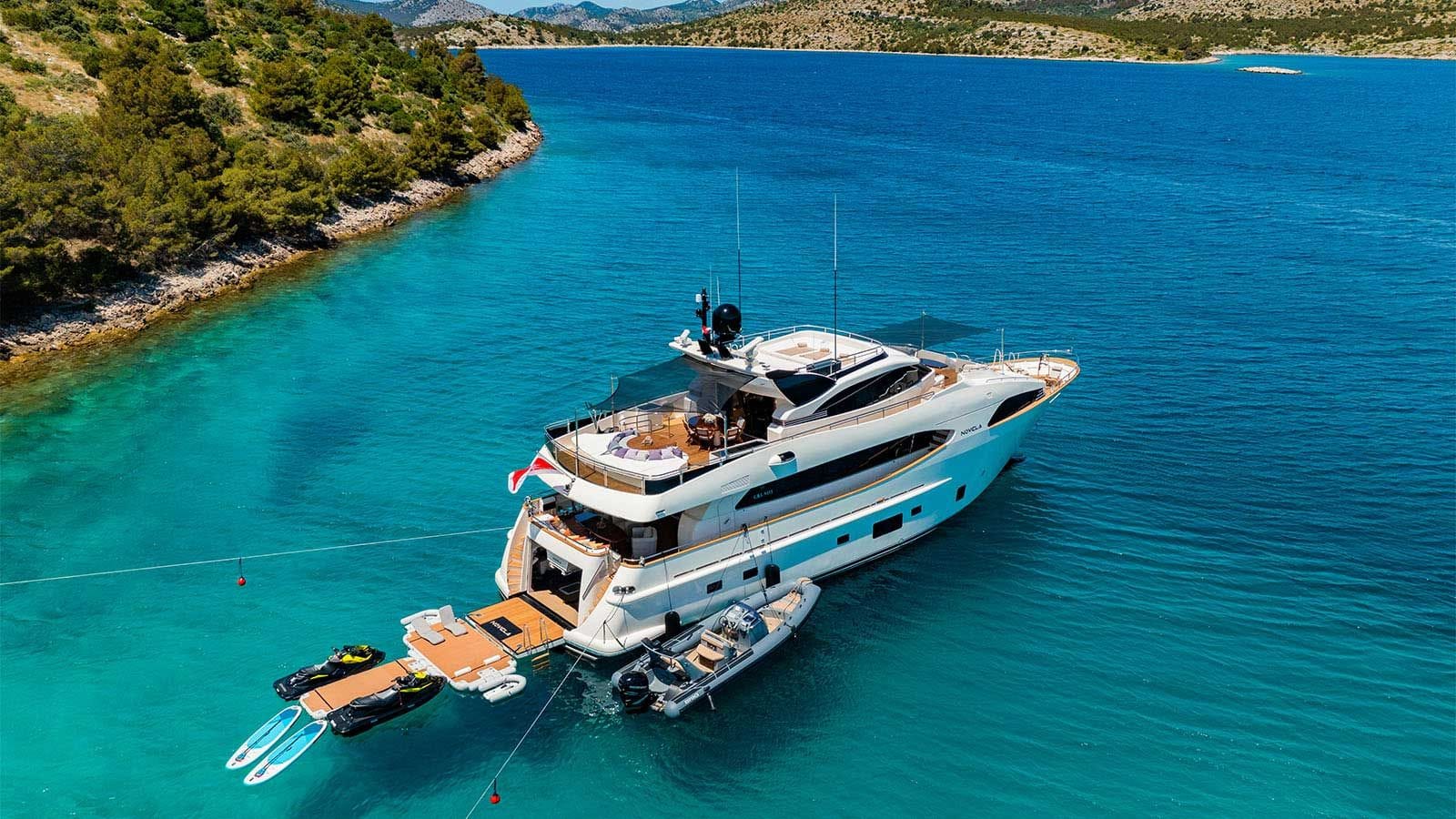 Luxury Crewed Motor Yacht NOVELA photo 4
