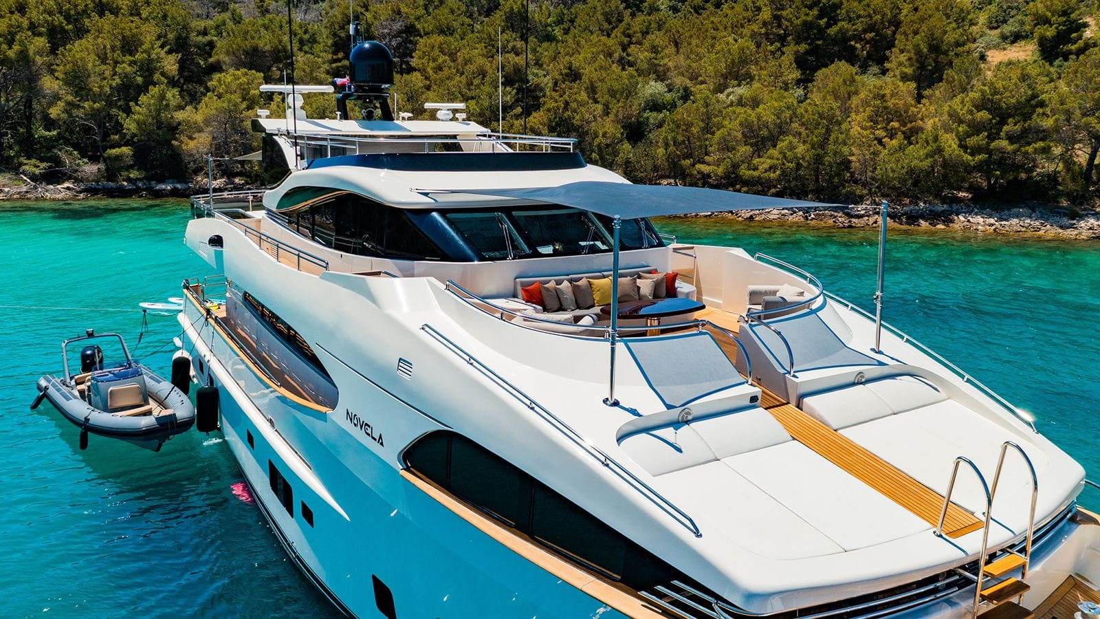 Luxury Crewed Motor Yacht NOVELA photo 7