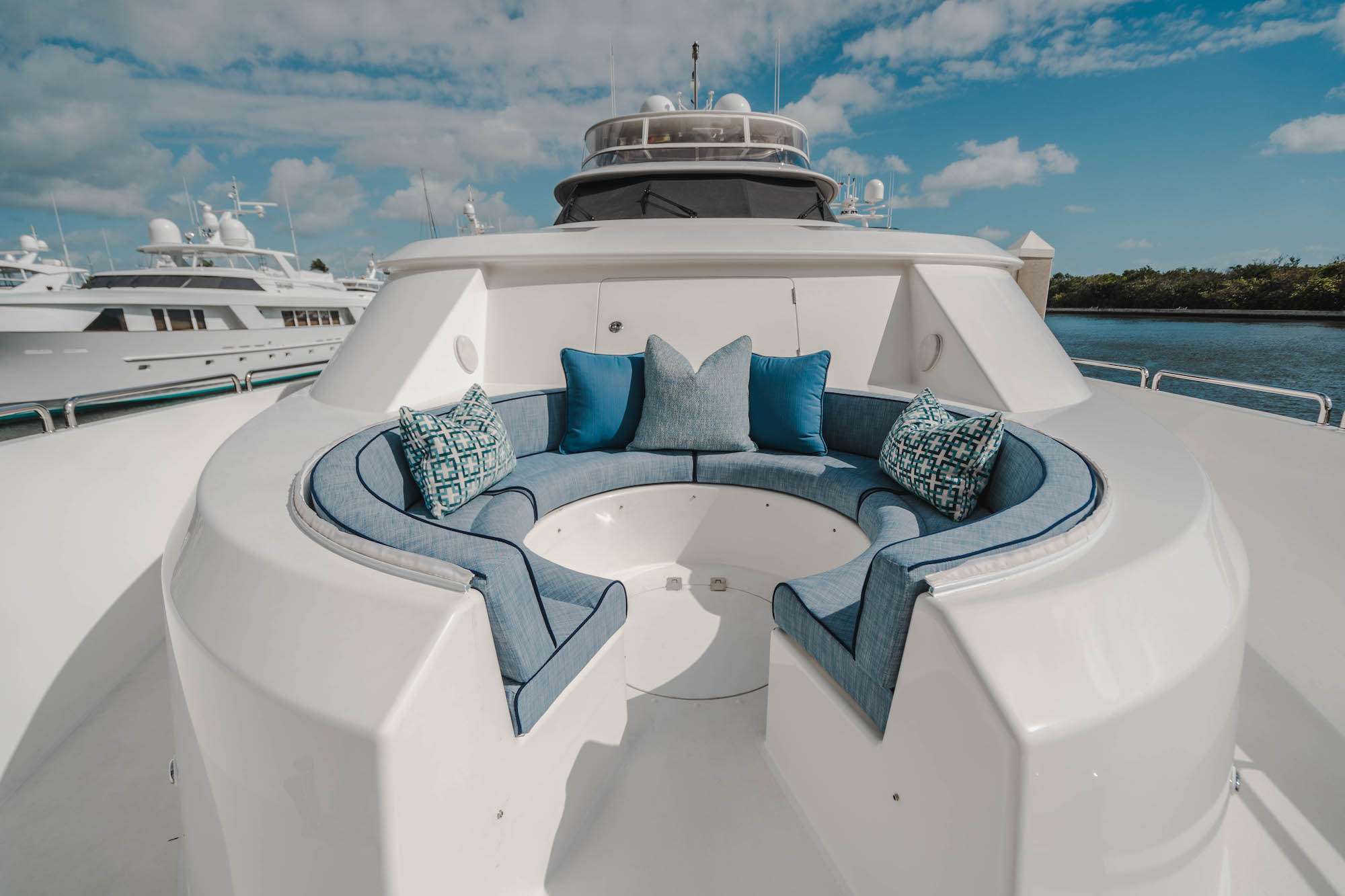 Luxury Motor Yacht NOW OR NEVER photo 3