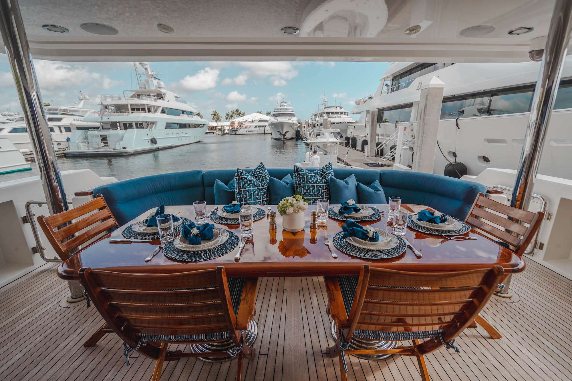Luxury Motor Yacht NOW OR NEVER photo 8