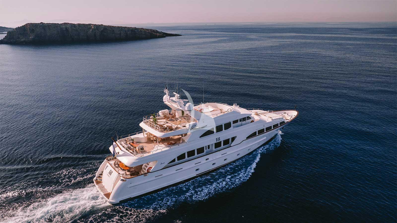 Luxury Crewed Motor Yacht OAK photo 3