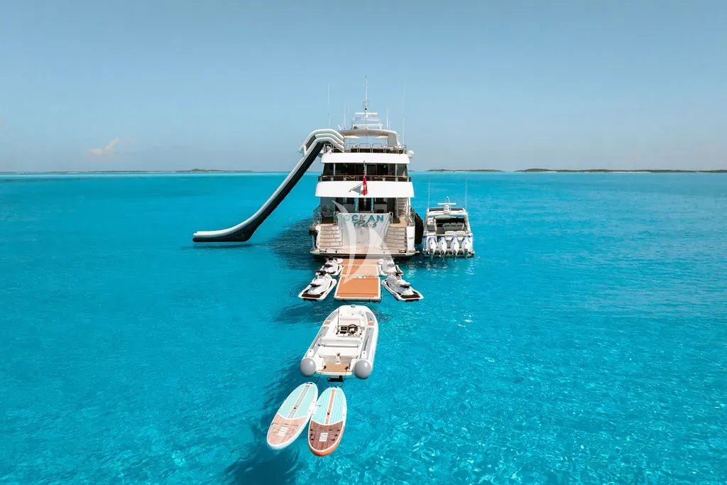 Luxury Crewed Motor Yacht OCEAN CLUB photo 3