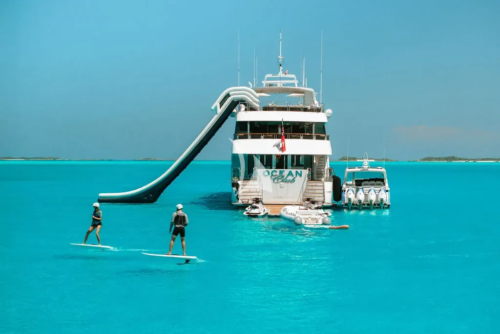 Luxury Crewed Motor Yacht OCEAN CLUB photo 4