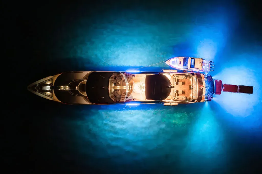 Luxury Crewed Motor Yacht OCEAN CLUB photo 6