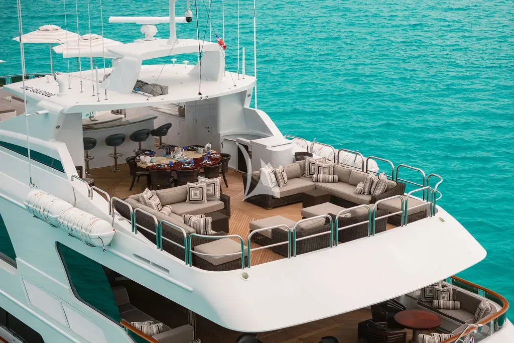 Luxury Crewed Motor Yacht OCEAN CLUB photo 7