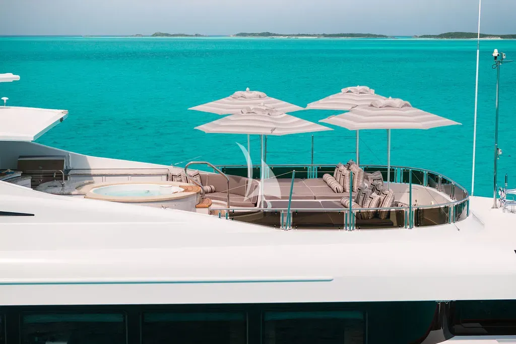 Luxury Crewed Motor Yacht OCEAN CLUB photo 8