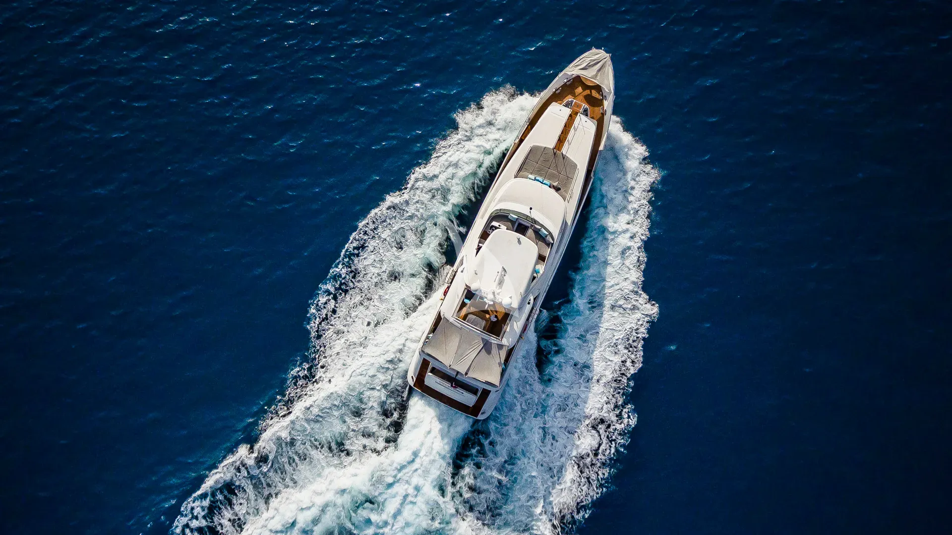 Luxury Crewed Motor Yacht OCEAN DRIVE photo 4