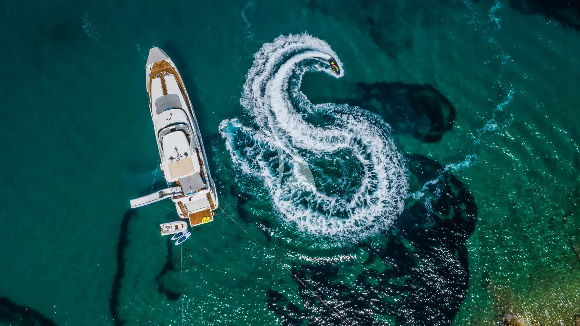 Luxury Crewed Motor Yacht OCEAN DRIVE photo 5