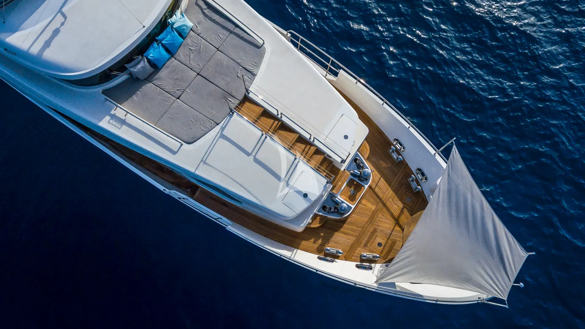 Luxury Crewed Motor Yacht OCEAN DRIVE photo 8