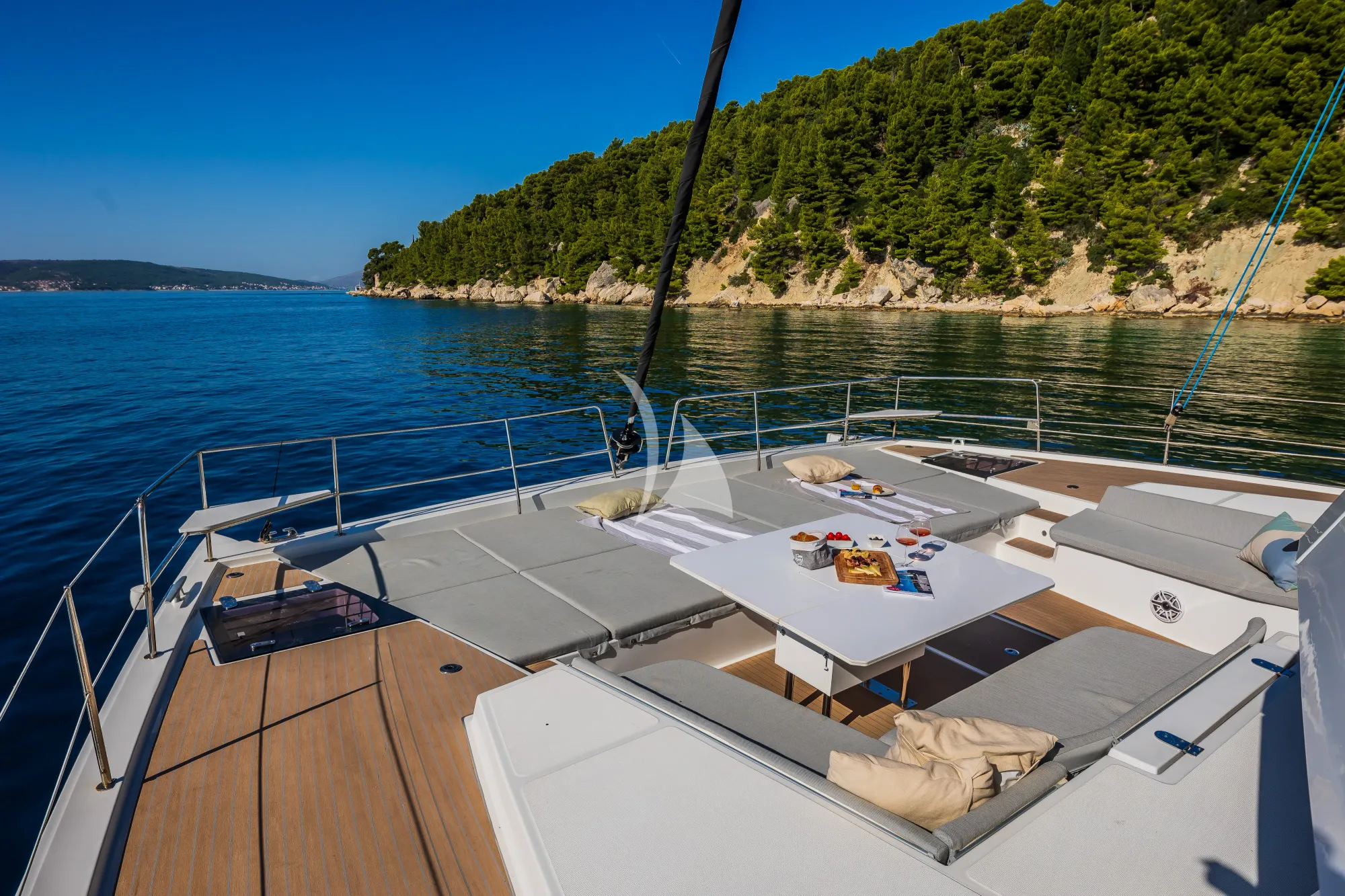 Luxury Crewed Motor Yacht OCEAN LOUNGE photo 5