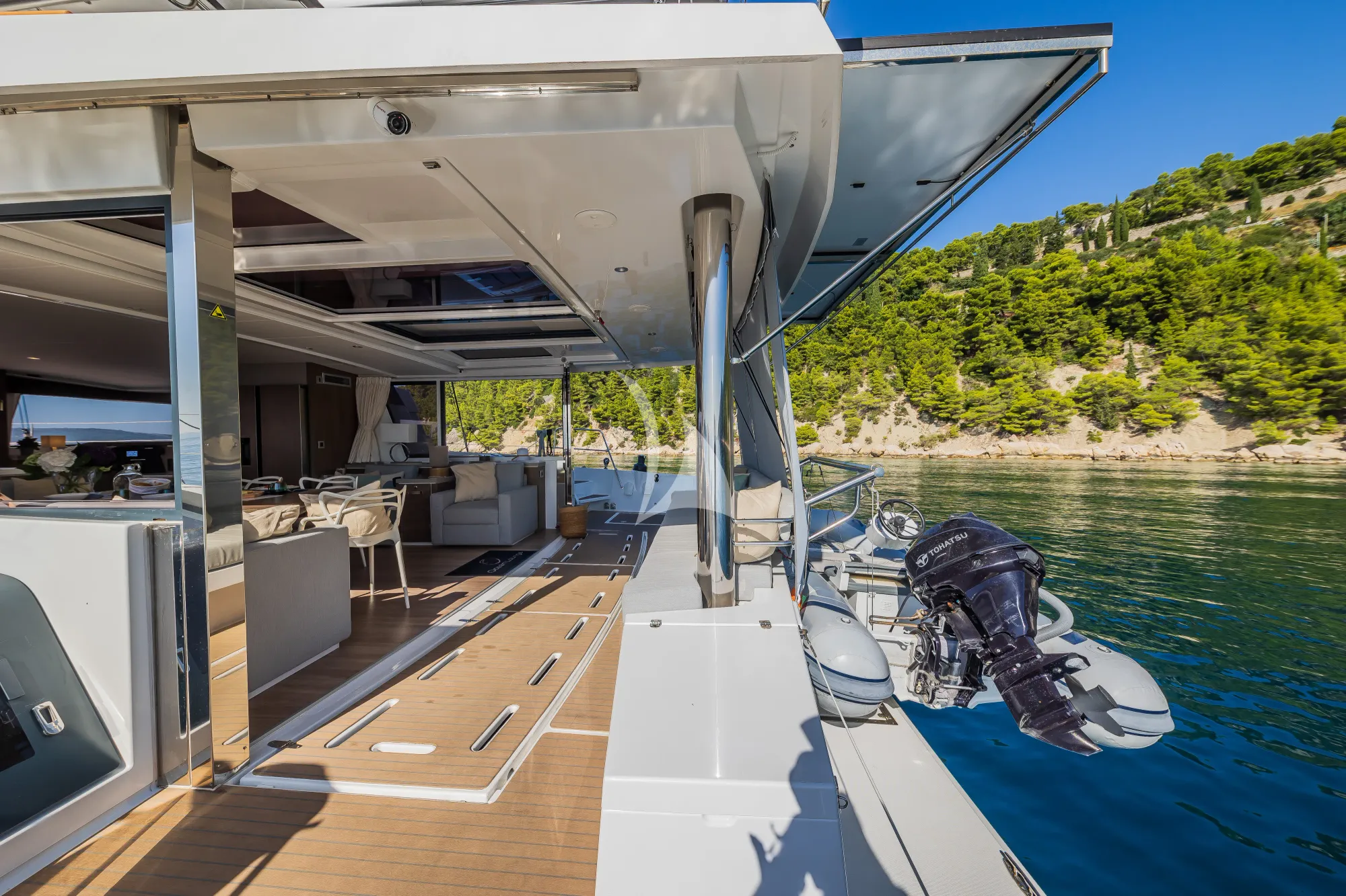 Luxury Crewed Motor Yacht OCEAN LOUNGE photo 7