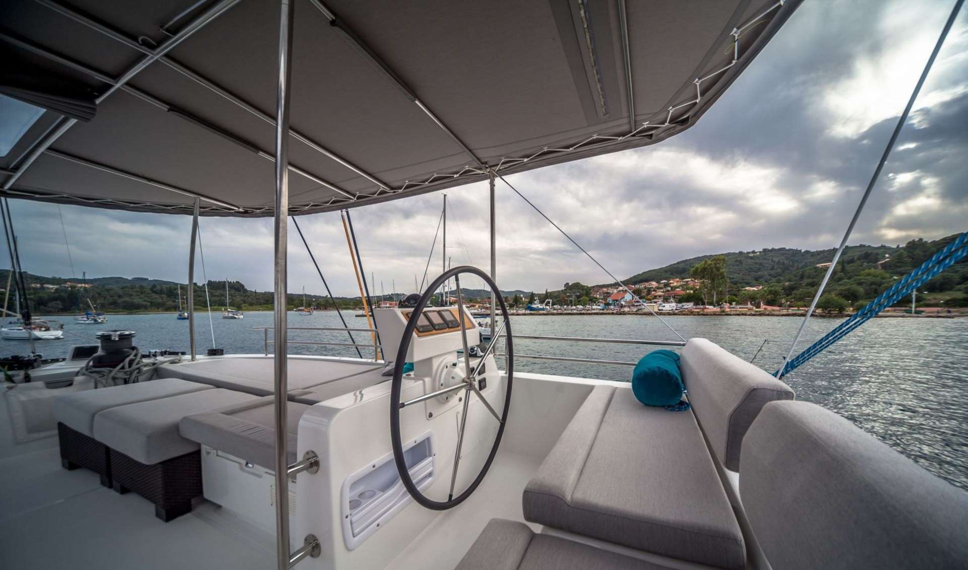 Luxury Crewed Catamaran OCEAN VIEW photo 5