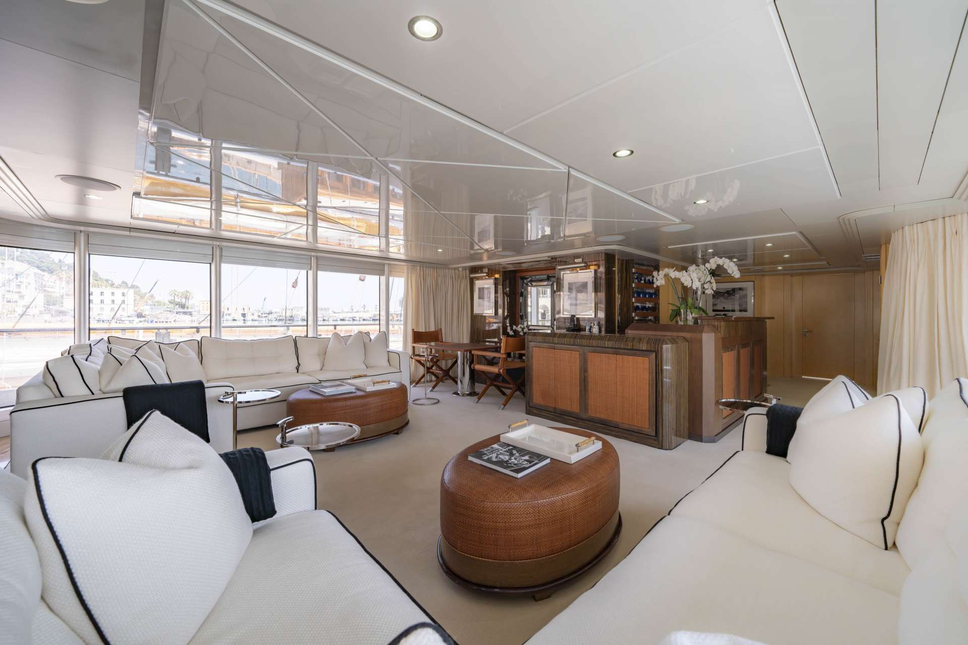 Luxury Crewed Motor Yacht OCEANA photo 4