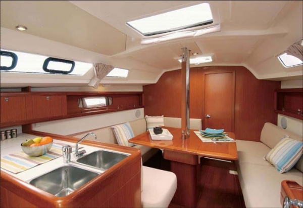 Bareboat Sailing Yacht Oceanis 34 photo 5