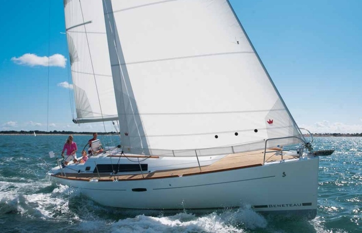 Bareboat Sailing Yacht Oceanis 37 photo 4