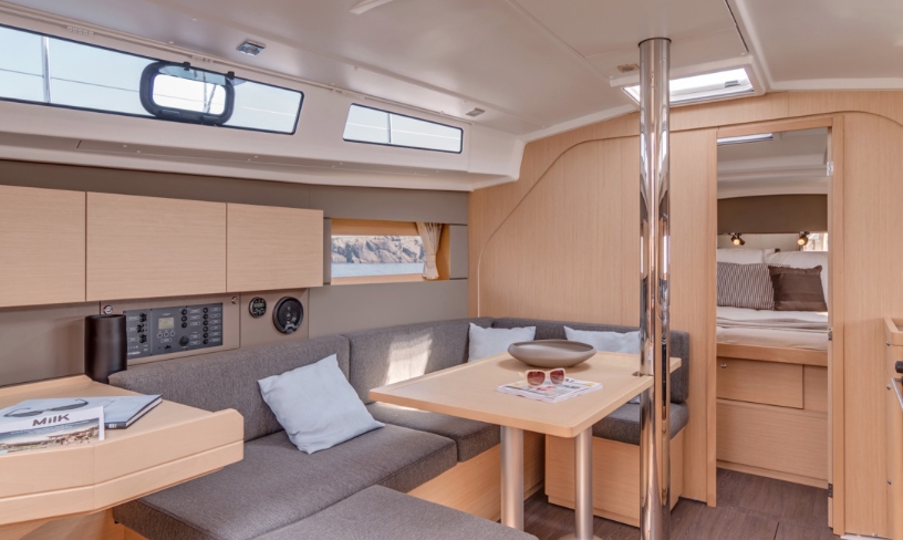 Bareboat Sailing Yacht Oceanis 38 photo 4