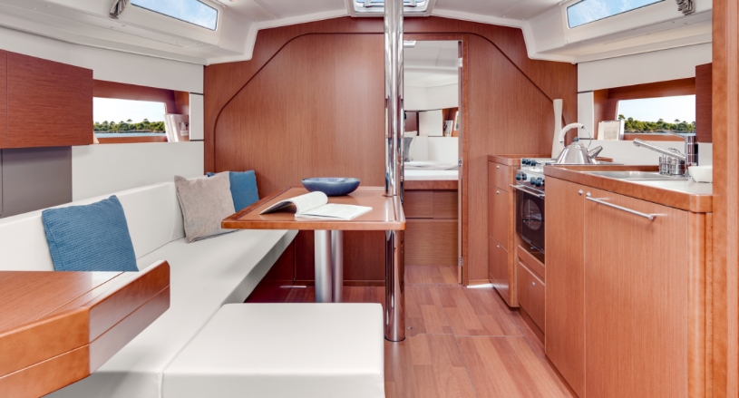 Bareboat Sailing Yacht Oceanis 38 photo 5