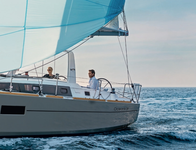 Bareboat Sailing Yacht Oceanis 382 photo 4