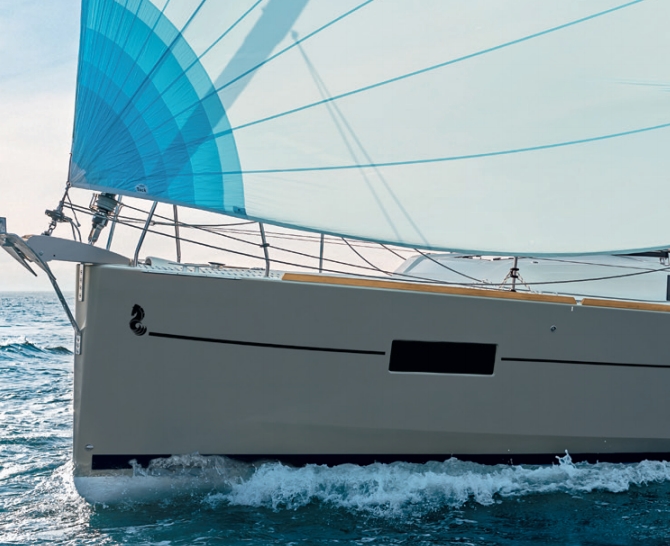 Bareboat Sailing Yacht Oceanis 382 photo 5