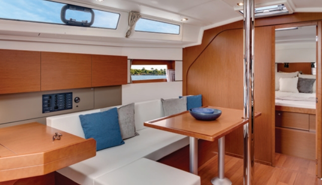 Bareboat Sailing Yacht Oceanis 382 photo 6