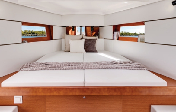 Bareboat Sailing Yacht Oceanis 38 photo 7