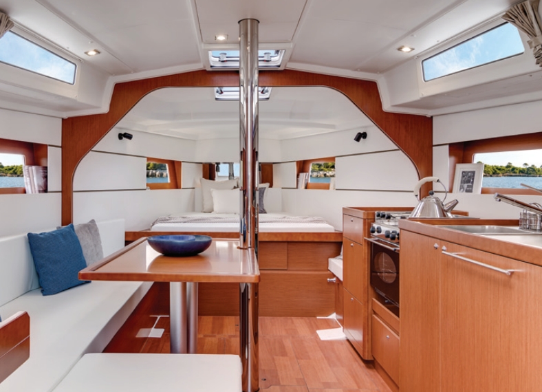 Bareboat Sailing Yacht Oceanis 38 photo 8