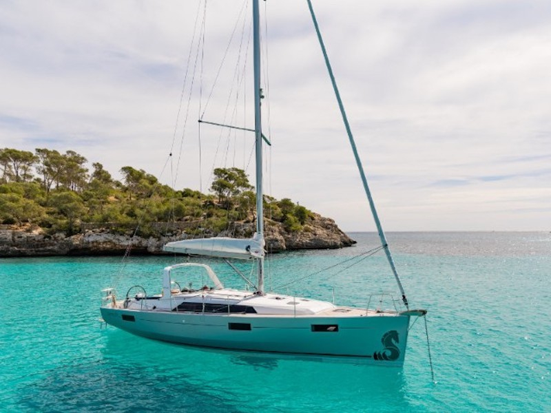 Bareboat Sailboat Oceanis 41.1