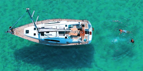 Bareboat Sailing Yacht Oceanis 43 photo 4