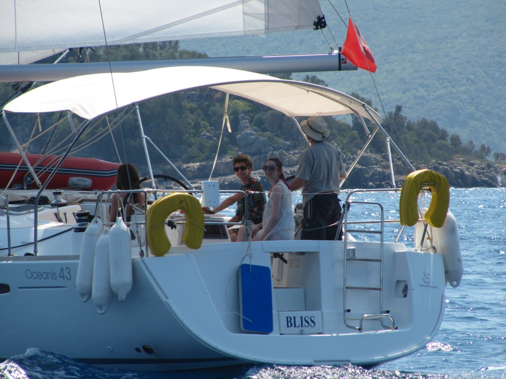 Bareboat Sailing Yacht Beneteau Oceanis 43 photo 6